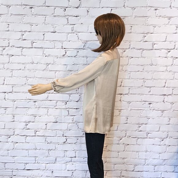 BANANA REPUBLIC - 3/4 sleeve beige/gray v-neck blouse with front detail - Picture 6 of 10